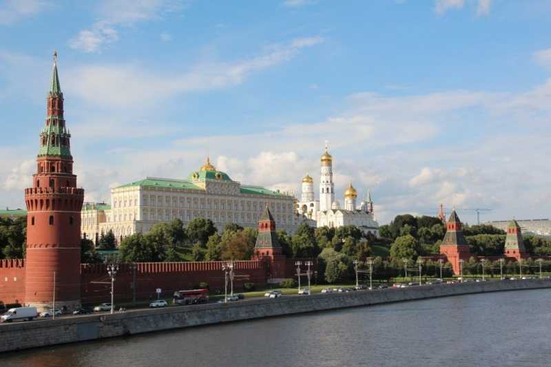 Кремль выделит 49 млрд рублей на выплаты медикам |