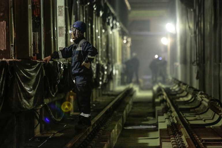 Строительство двух новых веток петербургского метро снова перенесли