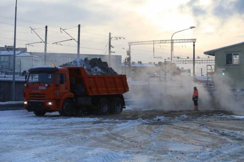 На уборку улиц в Петербурге выехали почти 790 единиц спецтехники после метели