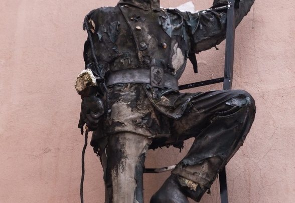 Памятник трубочисту в центре Петербурга потерял лицо. Будут ли его восстанавливать, неясно Малая архитектурная…