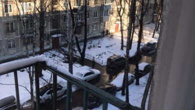 Прорыв трубы у дома 4 по Казанской улице на Малой Охте. МЧС на месте