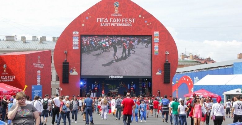 В фан-зоне предстоящего чемпионата Европы по футболу на Дворцовой площади запретят продажу алкоголя. Кроме…