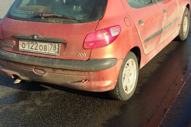 Сегодня примерно в 16:20 на Софийской ул. между двумя кругами в сторону Колпино. Черная…