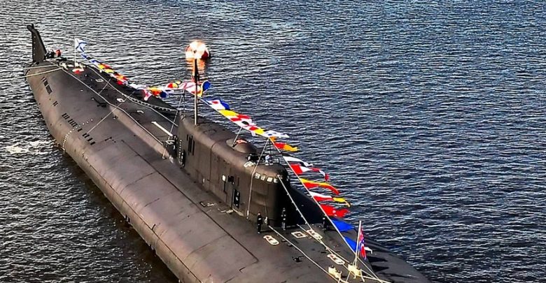 Атомный подводный крейсер К-266 «Орёл» проекта 949а, прибывший из Североморска в Кронштадт для участия…