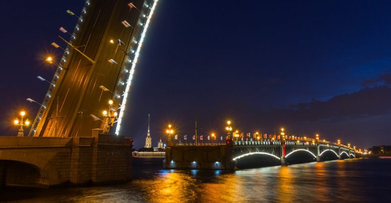 В Петербурге продолжаются технологические разводки мостов. В ночь с 22 на 23 марта: Большеохтинский…