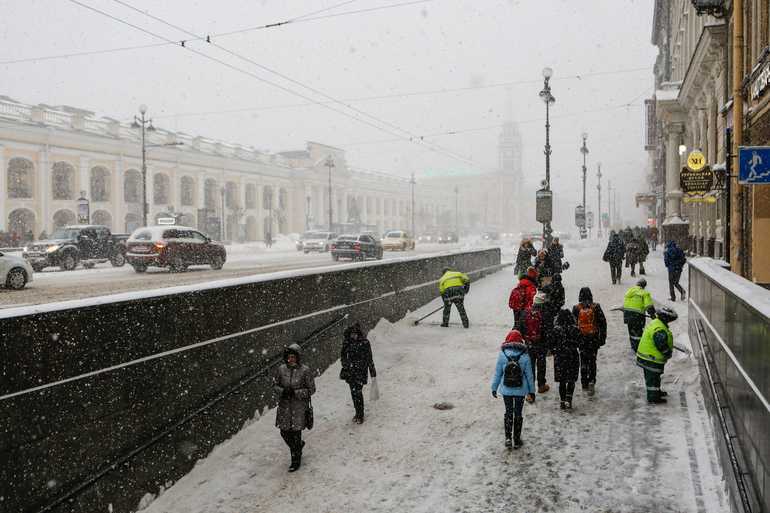 Петербуржцев предупредили о снегопаде и морозах до -6 градусов в воскресенье