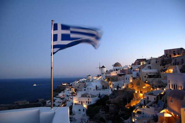 Греция рассчитывает начать туристический сезон с 14 мая