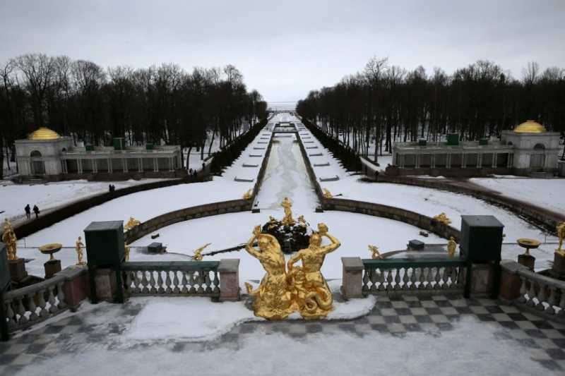 Смольный выделит 30 млн рублей на содержание и ремонт фонтанов Петергофа