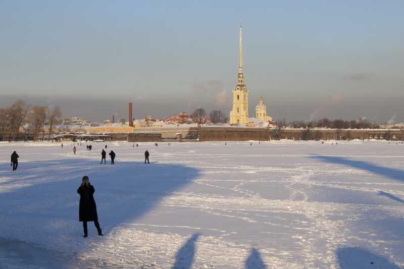 Сотрудники МЧС предупреждают петербургских школьников: ни шагу на лед 
