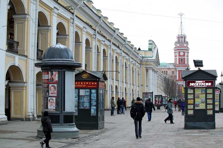 «Площадь Восстания», «Маяковская», «Гостиный двор» работают на вход и выход |