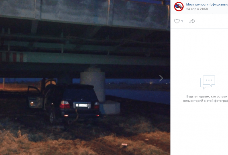 Жертв "моста глупости" не спасает даже ремонт: 206-я машина не проскочила под закрытой переправой