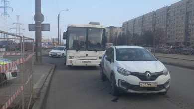 На Маршала Казакова, около Юноны автобус догнал каршеринг