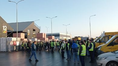 Забастовка водителей «Петрович» на Таллинском шоссе. Водители требуют достойных условий труда. Руководство базы вышло…