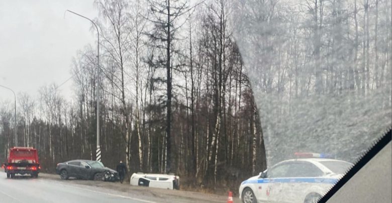 На 34 км трассы Р-21 Кола (Мурманское шоссе), в сторону города, произошла авария. Одна…