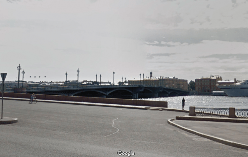 Мужчина утонул в Неве, упав с Благовещенского моста: несчастные случаи на переправах Петербурга
