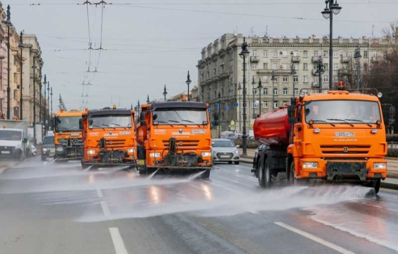 За неделю улицы Петербурга очистили от 1,2 тысячи кубометров мусора