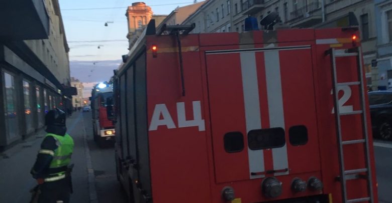На Вознесенском 44 в Санкт-Петербургском университете технологии и дизайна сработала пожарная сигнализация, студенты эвакуировались…