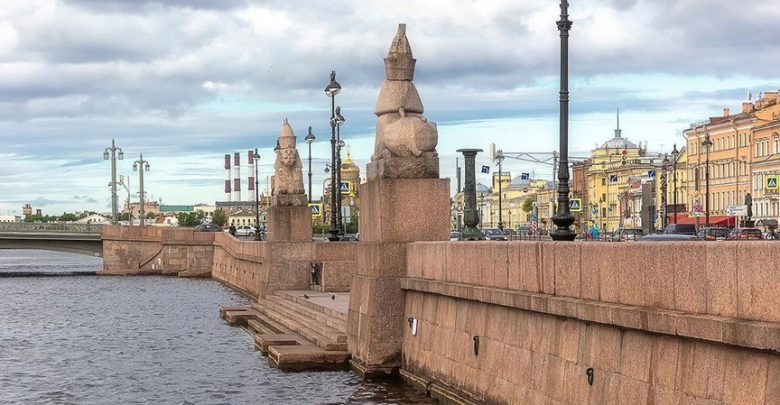 К Петербургу приближается тёплый атмосферный фронт, благодаря чему немного потеплеет, но продолжат идти дожди….