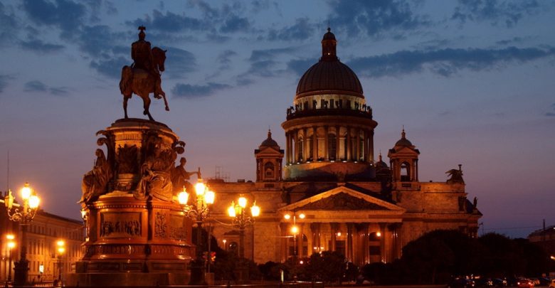 Надо знать: до революции в Санкт-Петербурге зажигали факелы на крыше Исаакиевского собора В Северной…