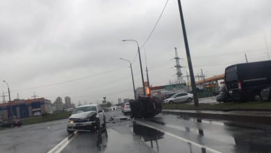 На перекрестке Белградской и Димитрова в результате ДТП с каршерингом Яндекс.драйв перевернулся автомобиль