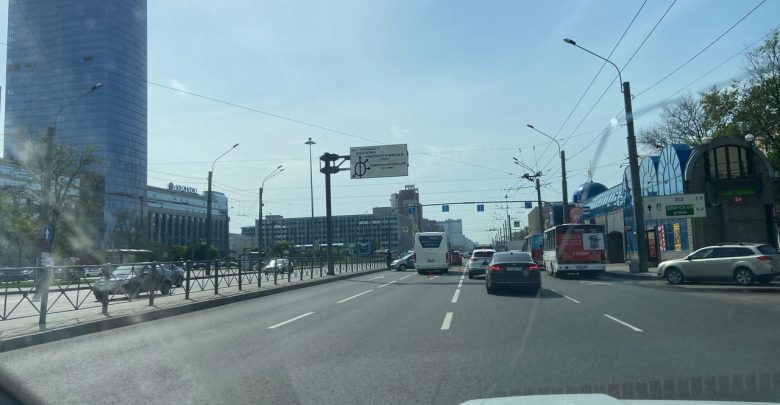 ДТП на Ленинском перед площадью Конституции в сторону Кубинской женщина на автомобиле и автобус