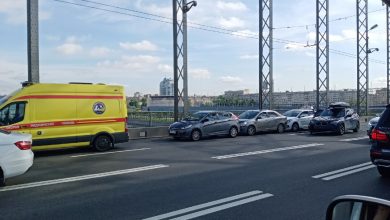 4 автомобиля столкнулись на Большеохтинском мосту по направлению в центр