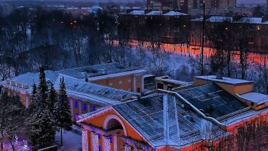 Ломоносовский городской дом культуры в новогоднем убранстве. Фото: karlson_sergei