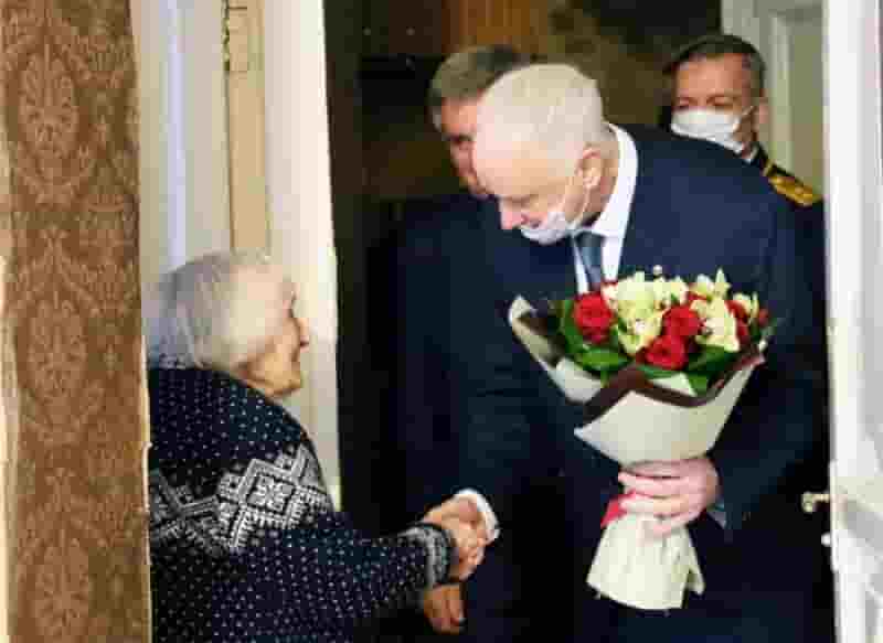 Бастрыкин поздравил 100-летнюю петербурженку с наступающим Днем Победы |