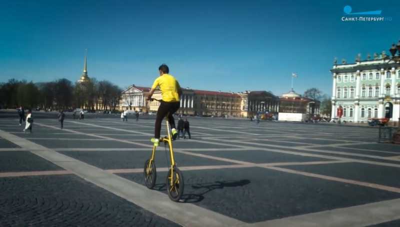 В Петербурге мужчина создал самый высокий велосипед в мире