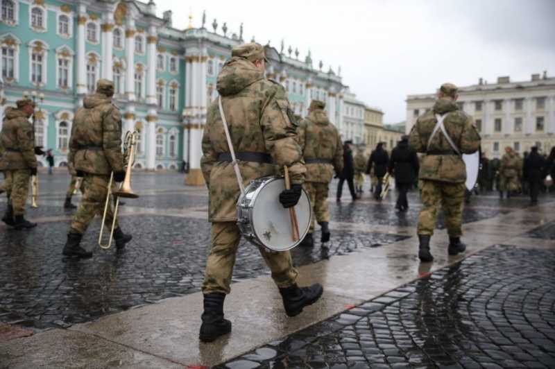 На Дворцовой площади в Петербурге прошла генеральная репетиция парада Победы