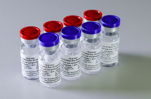 Примерно половина россиян поддержали обязательную вакцинацию от коронавируса |