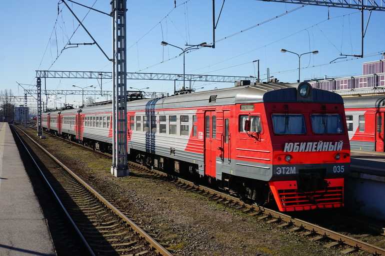 Дополнительные поезда запустили в сторону Выборга и Приморска