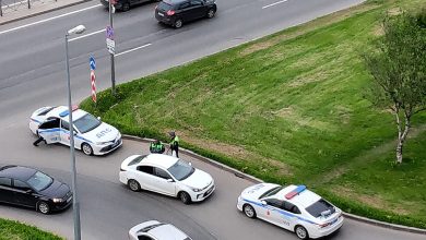 На съезде с Дунайского моста, у кармана, задержан белый легковой автомобиль несколькими машинами ГАИ,…
