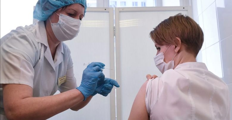 В Москве ввели обязательную вакцинацию для отдельных категорий граждан Вакцинированы должны быть 60% работников…