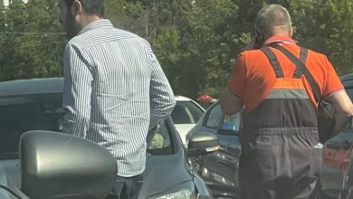 В произошла авария на пересечении дублёра Петергофского шоссе и Доблести Вызывают службы Занята средняя…