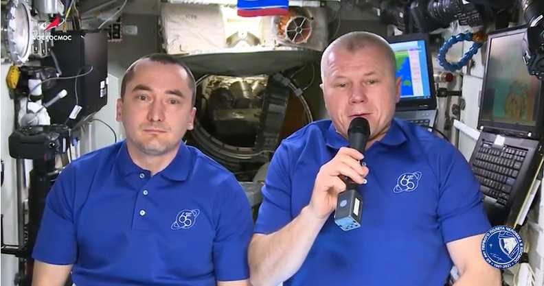 Космонавты поздравили граждан с Днем России с борта МКС