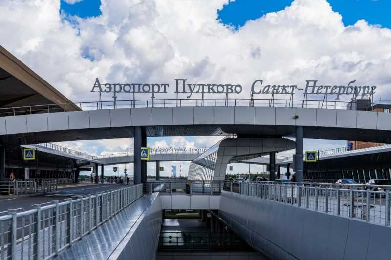 В понедельник в Пулково задержали два рейса