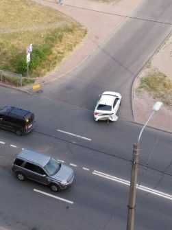 ДТП на проспекте Энтузиастов у дома 28 к1. белая машина поворачивала налево, дама догнала…
