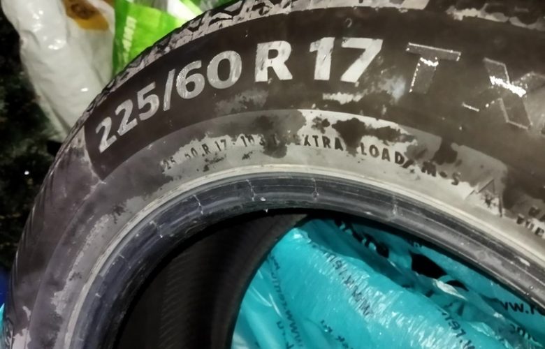 Продам зимние шины Continent 225/60 R17 в неплохом состояние