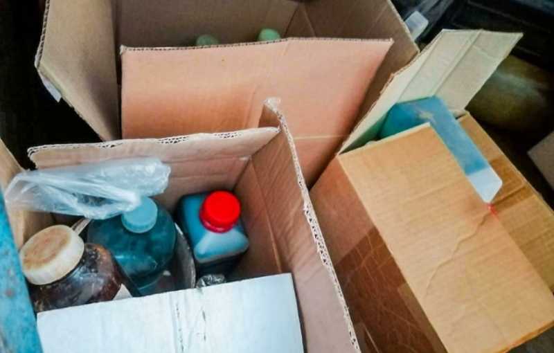В Выборгском районе обнаружили 300 килограммов химических отходов
