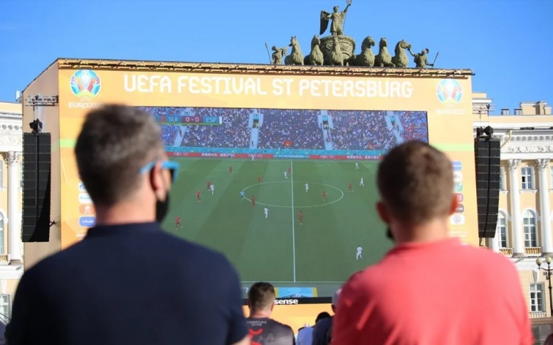 Болельщики заполонили фан-зону ЕВРО-2020 на Дворцовой площади: фоторепортаж Gazeta.SPb |