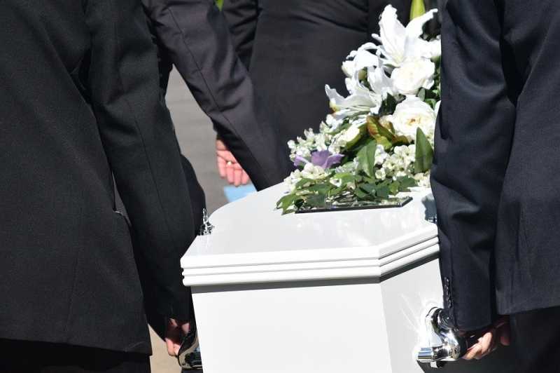 Выручка петербургских похоронных компаний выросла до 30% |