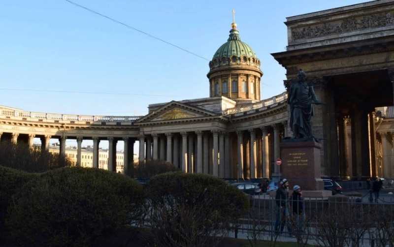 Устроивших «халатный корпоратив» в центре Петербурга оштрафовали |
