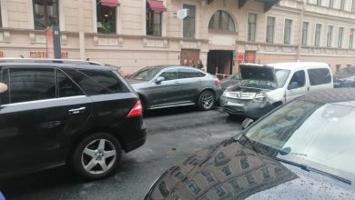 ДТП на Почтамтской улице Пежо приехал в Мерседес, проезд перекрыт