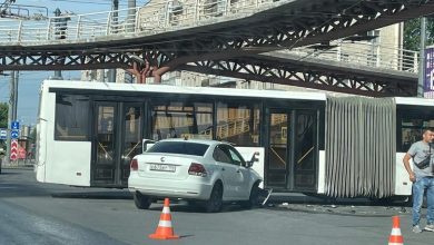 Поло протаранил автобус под крабом на перекрёстке Будапештской и проспекта Славы.ГИБДД на месте