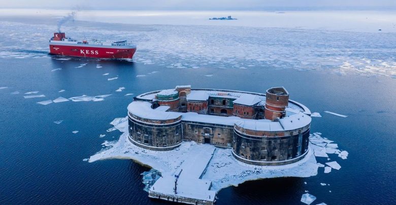 Форт «Император Александр I» Недалеко от берегов Кронштадта в акватории Финского залива расположилось одно…