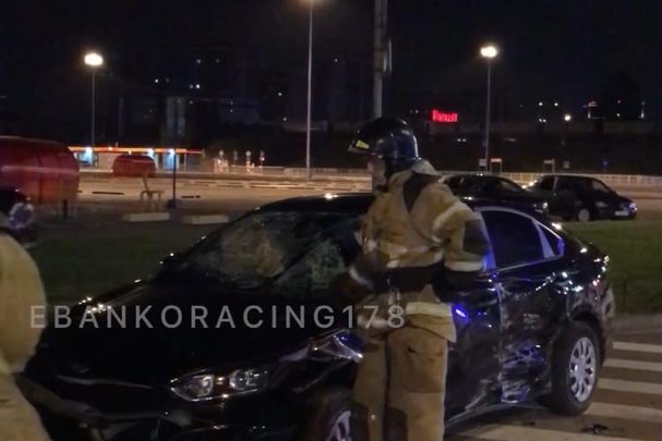 Гоночная Хонда сцепилась с Киа на Московском Проспекте