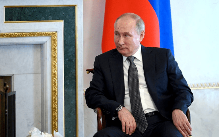 Путин проголосует на думских выборах онлайн: президент остается на самоизоляции