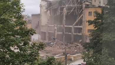 Сегодня начали разбирать здание НИИПТ на Курчатова д. 14. Стена рухнула, содрогнулись соседние здания….