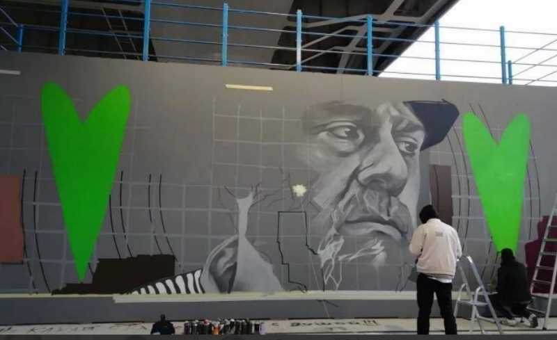 Самый большой граффити-портрет Довлатова нарисовали под мостом Бетанкура